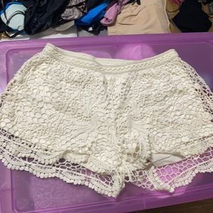 Women’s size medium crochet shorts. Cream/white